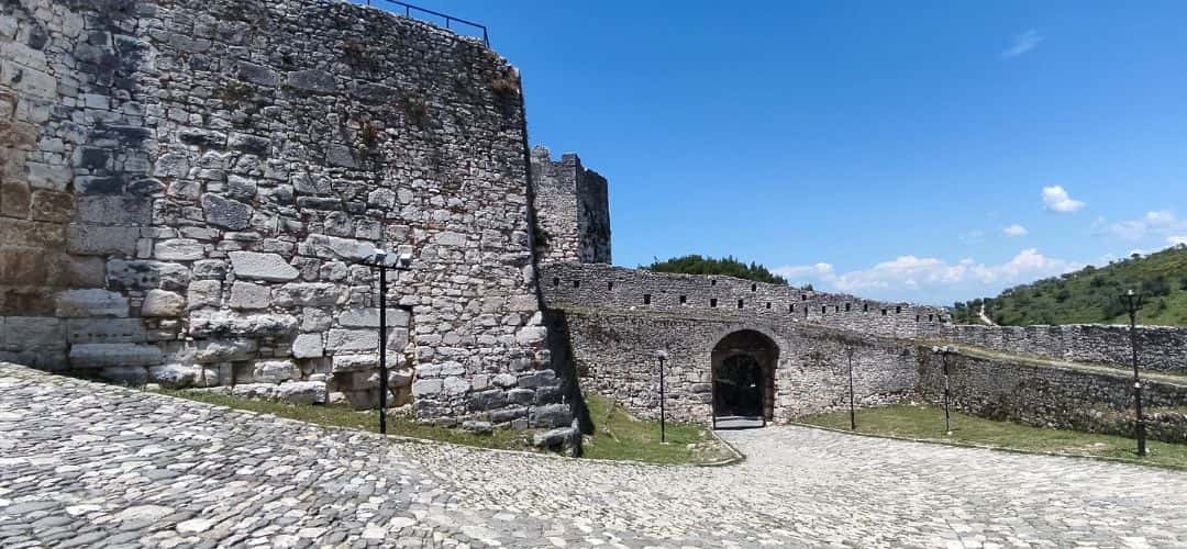 Entrada al castillo de Berat.