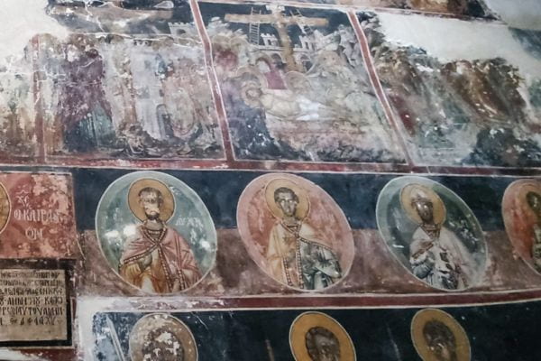Interior Iglesia de San Nicolás en Berat