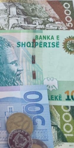 Dinero albanes
