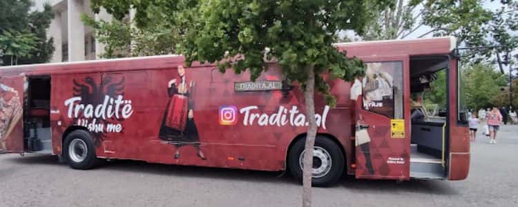 Autobús turístico en Tirana