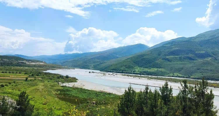 Vista del río Vjosa