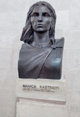 Busto de Mamica, la hermana de Skanderbeg