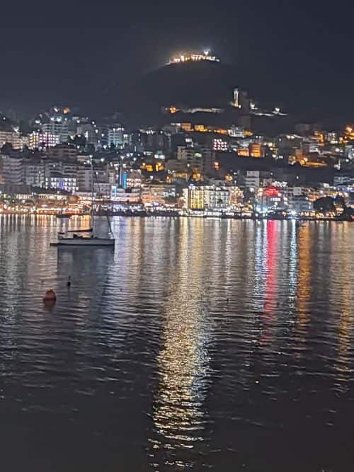 Saranda de noche