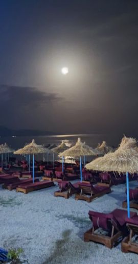 playa de Qeparo de noche