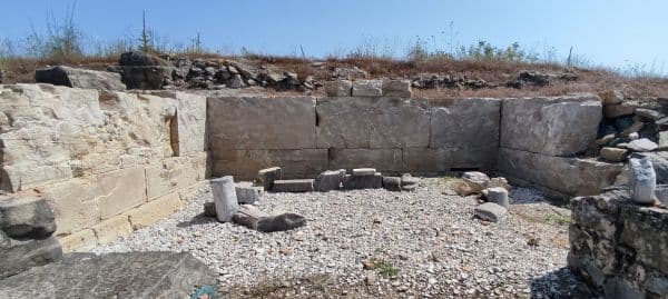 Muro del yacimiento
