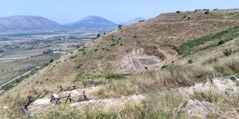 Teatro del yacimiento arqueológico de Finiq