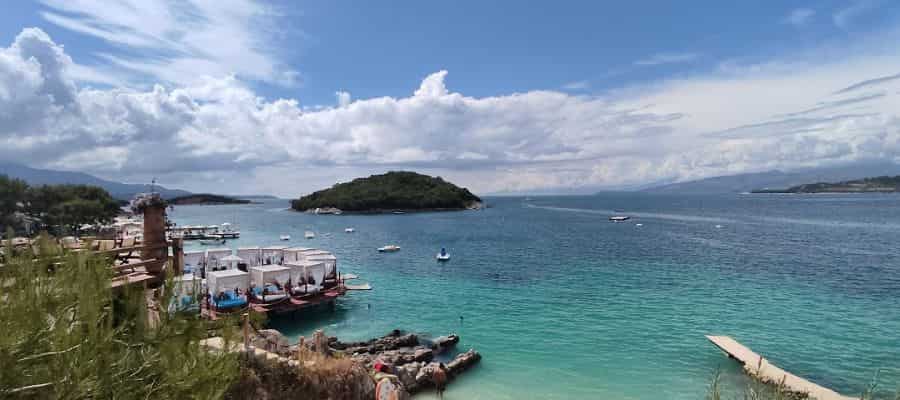 Vistas desde una de las playas de Ksamil
