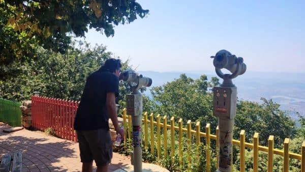 Telescopios en el mirador de Dajti